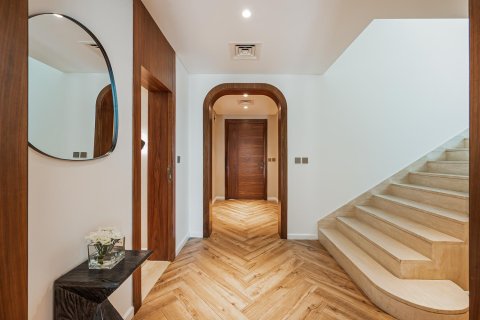 Vila u Al Garhoud, Dubai, UAE 4 spavaćih soba, 334.45 m2 Br. 749769 - fotografija 12