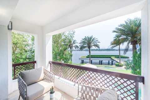 Vila u Al Garhoud, Dubai, UAE 4 spavaćih soba, 334.45 m2 Br. 749769 - fotografija 29
