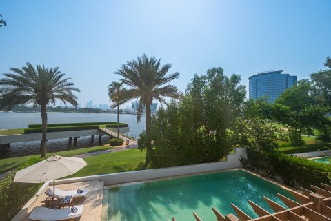Vila u Al Garhoud, Dubai, UAE 4 spavaćih soba, 334.45 m2 Br. 749769 - fotografija 2