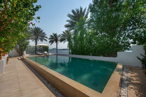 Vila u Al Garhoud, Dubai, UAE 4 spavaćih soba, 334.45 m2 Br. 749769 - fotografija 4