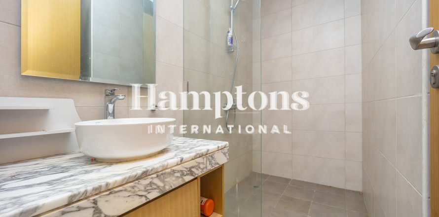 Apartment i Business Bay, Dubai, UAE 2 soveværelser, 75.5487 kvm № 682502