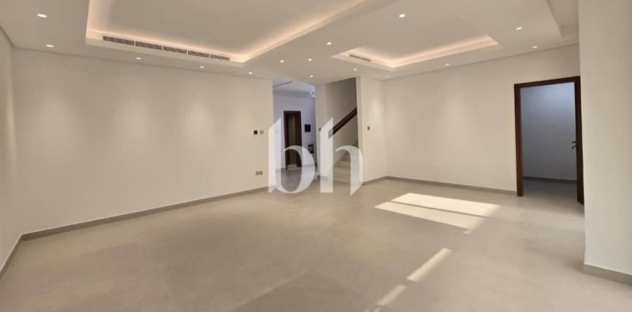 Vilă în Sharjah, EAU 3 dormitoare, 373 mp. №642648