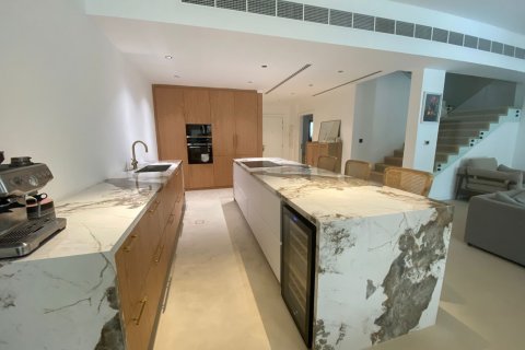 Casa urbana para venda em Jumeirah Islands, Dubai, EAU 5 quartos, 312 m2 № 700161 - foto 2