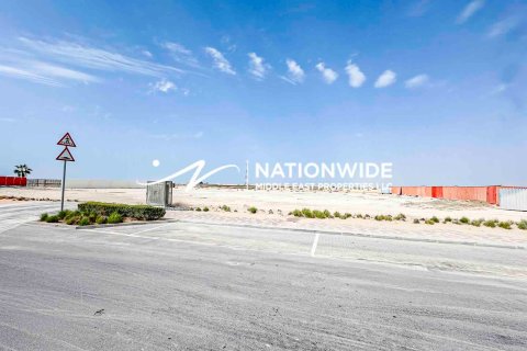 Villa zum Verkauf in Abu Dhabi, VAE 5 Schlafzimmer, 1844 m2 Nr. 650688 - Foto 3