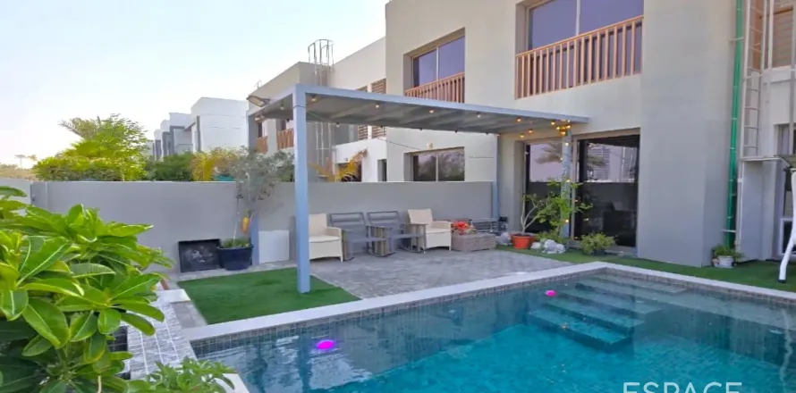 خانه شهری در Al Furjan، Dubai ، امارات متحده عربی 3 خوابه ، 211 متر مربع.  شماره 661137