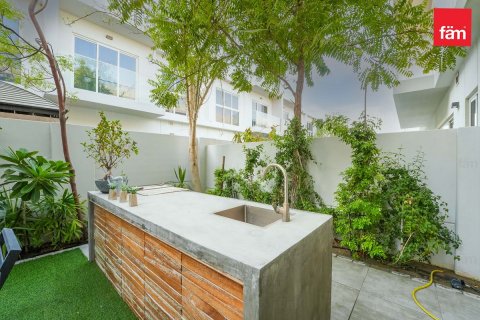 Řadový dům v Dubai, SAE 3 ložnice, 323.8 m² Č.: 638174 - fotografie 7