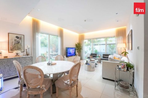 Řadový dům v Dubai, SAE 3 ložnice, 323.8 m² Č.: 638174 - fotografie 4