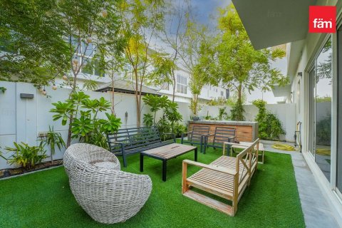 Řadový dům v Dubai, SAE 3 ložnice, 323.8 m² Č.: 638174 - fotografie 5