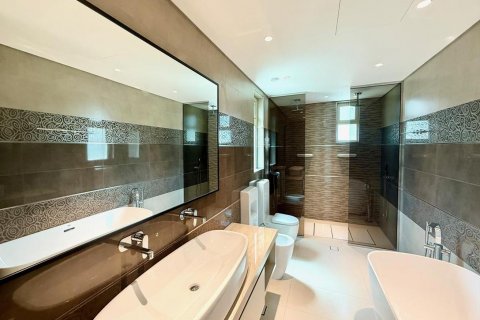 Vilë në Jumeirah Islands, Dubai, Emiratet e Bashkuara Arabe 4 dhoma gjumi, 530 m2. № 613061 - Foto 8