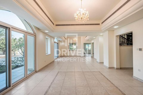 Villa te huur in Dubai Sports City, Dubai, VAE 5 slaapkamers, 541.9 vr.m., nr 746977 - foto 3