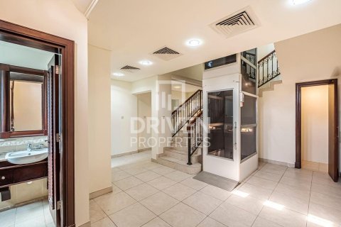 Villa te huur in Dubai Sports City, Dubai, VAE 5 slaapkamers, 541.9 vr.m., nr 746977 - foto 17