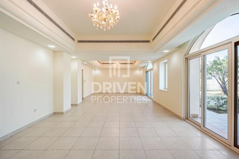 Villa te huur in Dubai Sports City, Dubai, VAE 5 slaapkamers, 541.9 vr.m., nr 746977 - foto 2