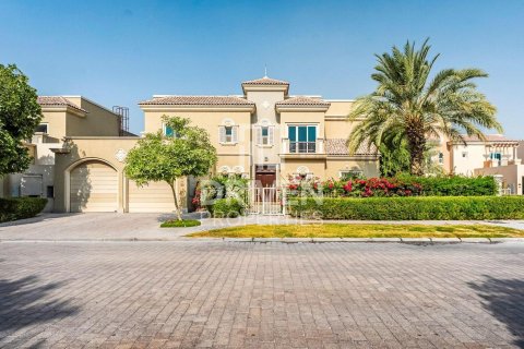 Villa te huur in Dubai Sports City, Dubai, VAE 5 slaapkamers, 541.9 vr.m., nr 746977 - foto 1