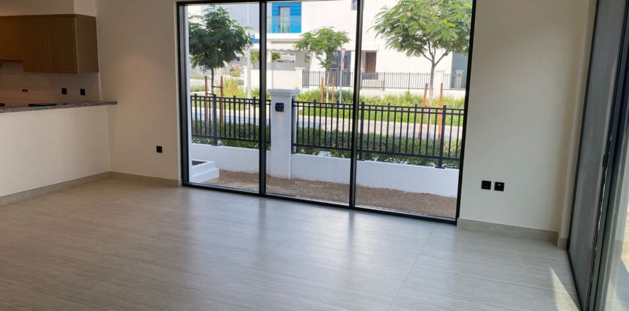 Rijtjeshuis in Dubai, VAE 5 slaapkamers, 215.1 vr.m. nr 679958