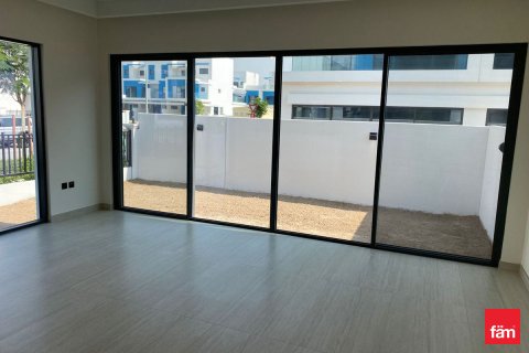 Rijtjeshuis te huur in Dubai, VAE 5 slaapkamers, 215.1 vr.m., nr 679958 - foto 2