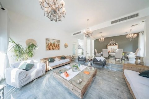 ویلا برای فروش در  Dubai، امارات متحده عربی  3 خوابه ، 299 متر مربع ، شماره 734307 - تصویر 2