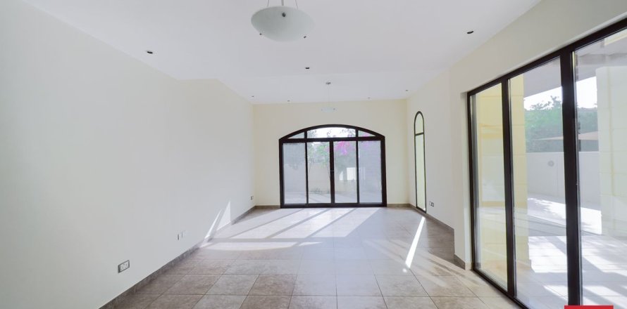 Radový dom v Dubai, SAE 4 spálne, 380.6 m2 č. 717908