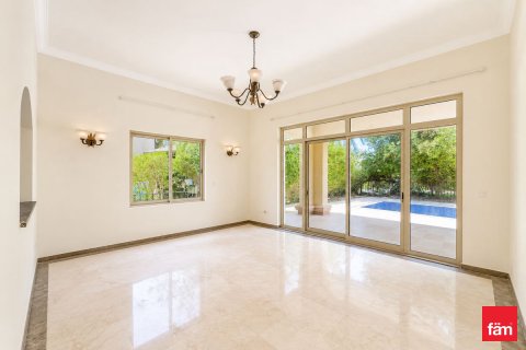 Villa à louer à Jumeirah Islands, Dubai, EAU 4 chambres, 989.1 m2 № 717912 - photo 2