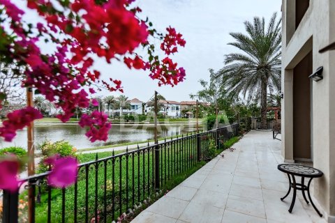 Вілла в Jumeirah Islands, Дубай, ОАЕ 4 спальні, 511м2 № 707237