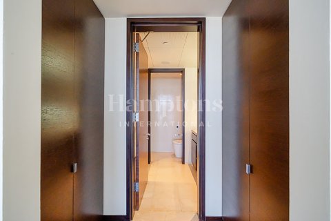 Apartmen di Burj Khalifa, Dubai, UAE 2 bilik tidur, 191.00856800 meter persegi № 651330 - foto 3