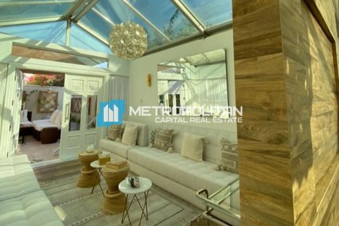 Vila v Abu Dhabi, SAE 5 spální, 460.8 m2 č. 651833 - Fotografia 3