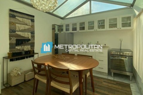 Vila v Abu Dhabi, SAE 5 spální, 460.8 m2 č. 651833 - Fotografia 6