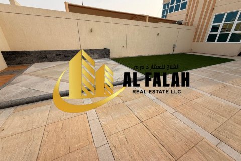 Appartamento in affitto a Al Badie, Sharjah, EAU 4 camere da letto, 372 mq. № 635588 - foto 12