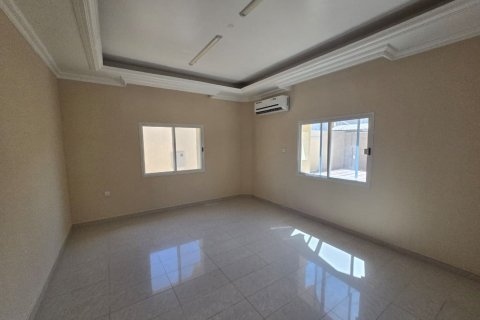 Villa til salg i Ras Al Khaimah, UAE 4 soveværelser, 782 kvm № 734548 - foto 9