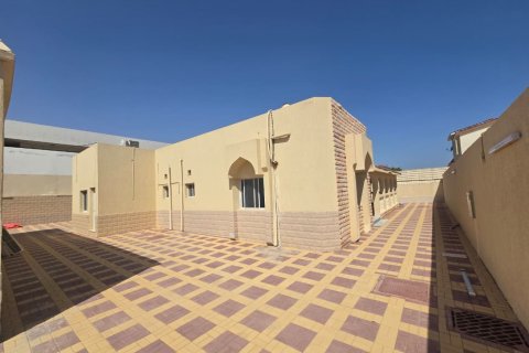 Villa til salg i Ras Al Khaimah, UAE 4 soveværelser, 782 kvm № 734548 - foto 6