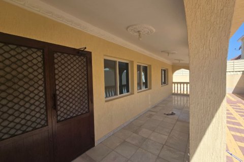 Villa til salg i Ras Al Khaimah, UAE 4 soveværelser, 782 kvm № 734548 - foto 2
