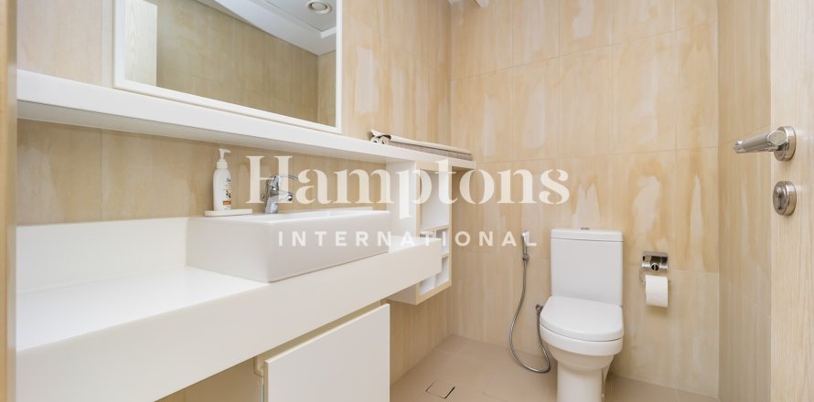 Apartment in Jumeirah Beach Residence, Dubai, UAE 2 bedrooms, 155 sq.m. № 687121