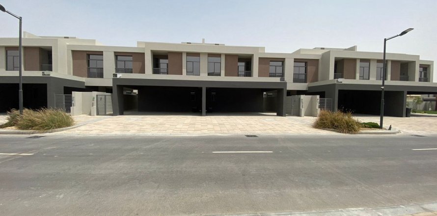 Vilë në Dubai, Emiratet e Bashkuara Arabe 4 dhoma gjumi, 253 m2. № 635867