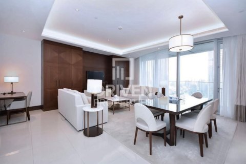 Apartament de închiriat în Downtown Dubai (Downtown Burj Dubai), Dubai, EAU 3 dormitoare, 172 mp.  №655043 - poză 2