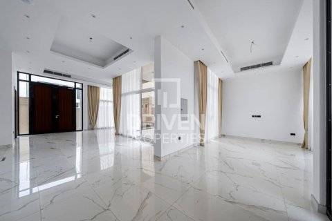 Villa i Nadd Al Sheba, Dubai, UAE 5 sovrum, 604 kvm Nr. 655109