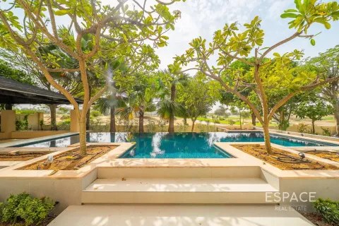 Villa à Dubai Sports City, Dubai, EAU: 5 chambres, 585 m2 № 737929