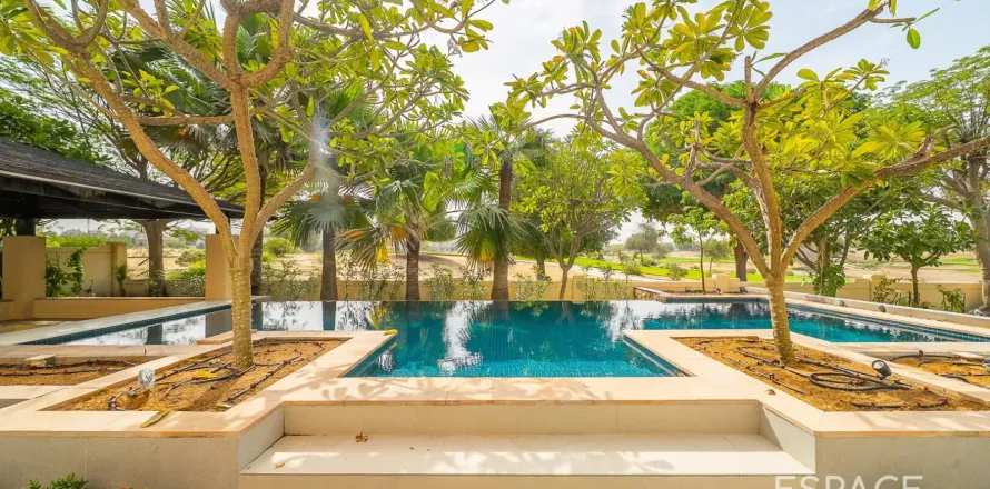 Villa en Dubai Sports City, Dubai, EAU 5 dormitorios, 585 m² № 737929