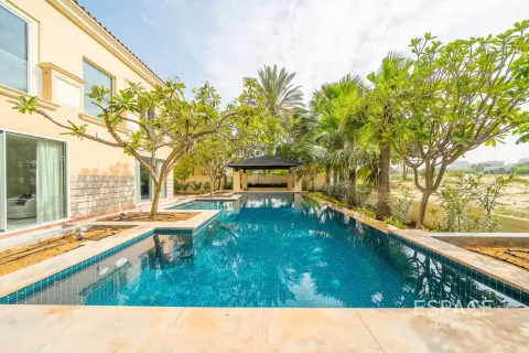Villa en venta en Dubai Sports City, Dubai, EAU 5 dormitorios, 585 m2 № 737929 - foto 2