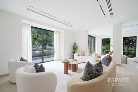 Villa en venta en Dubai Sports City, Dubai, EAU 5 dormitorios, 585 m2 № 737929 - foto 4