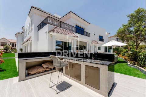 Müüa villa asukohaga Jumeirah Golf Estates, Dubai, AÜE: 7 magamistoaga, 1832.61 m² Nr 762107 - pilt 24