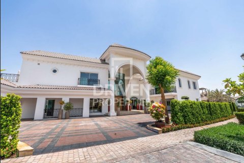 Müüa villa asukohaga Jumeirah Golf Estates, Dubai, AÜE: 7 magamistoaga, 1832.61 m² Nr 762107 - pilt 1
