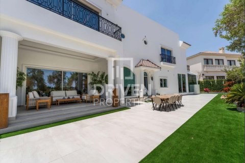 Müüa villa asukohaga Jumeirah Golf Estates, Dubai, AÜE: 7 magamistoaga, 1832.61 m² Nr 762107 - pilt 23