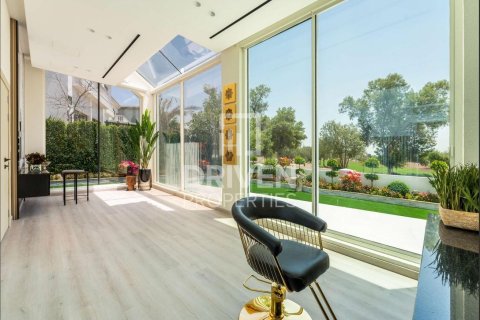 Müüa villa asukohaga Jumeirah Golf Estates, Dubai, AÜE: 7 magamistoaga, 1832.61 m² Nr 762107 - pilt 21