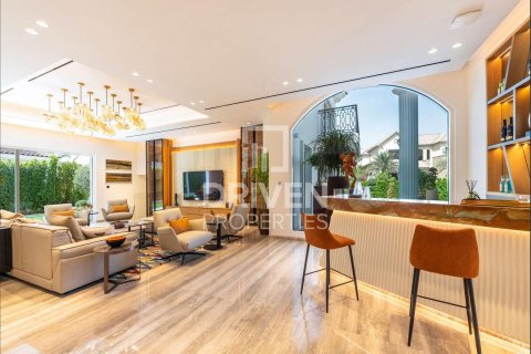 Müüa villa asukohaga Jumeirah Golf Estates, Dubai, AÜE: 7 magamistoaga, 1832.61 m² Nr 762107 - pilt 15