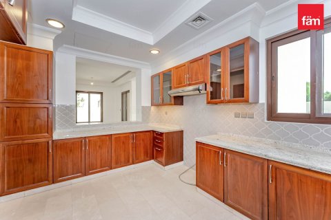 Villa til leje i Dubai, UAE 4 soveværelser, 578.7 kvm № 764041 - foto 8
