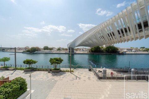 Apartment in Jumeirah, Dubai, UAE 4 bedrooms, 516 sq.m. № 635281 - photo 10