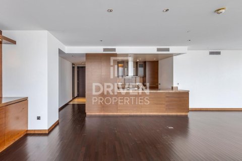 Купить квартиру в Даунтаун Дубай (Даунтаун Бурдж Дубай), ОАЭ 3 спальни, 217м2, № 653059 - фото 2
