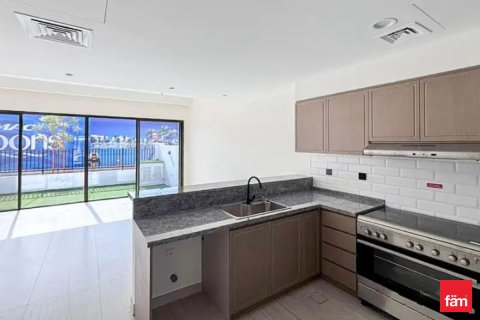 Villa in Dubai, UAE 4 bedrooms, 144 sq.m. № 708285 - photo 2