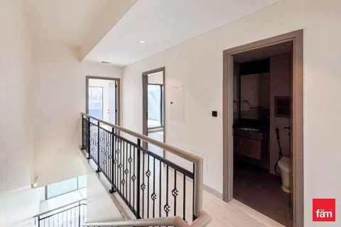 Villa in Dubai, UAE 4 bedrooms, 144 sq.m. № 708285 - photo 17