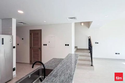 Villa in Dubai, UAE 4 bedrooms, 144 sq.m. № 708285 - photo 4