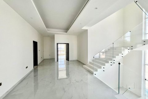 Vilë në Al Barsha, Dubai, Emiratet e Bashkuara Arabe 5 dhoma gjumi, 903.64 m2. № 637529 - Foto 4